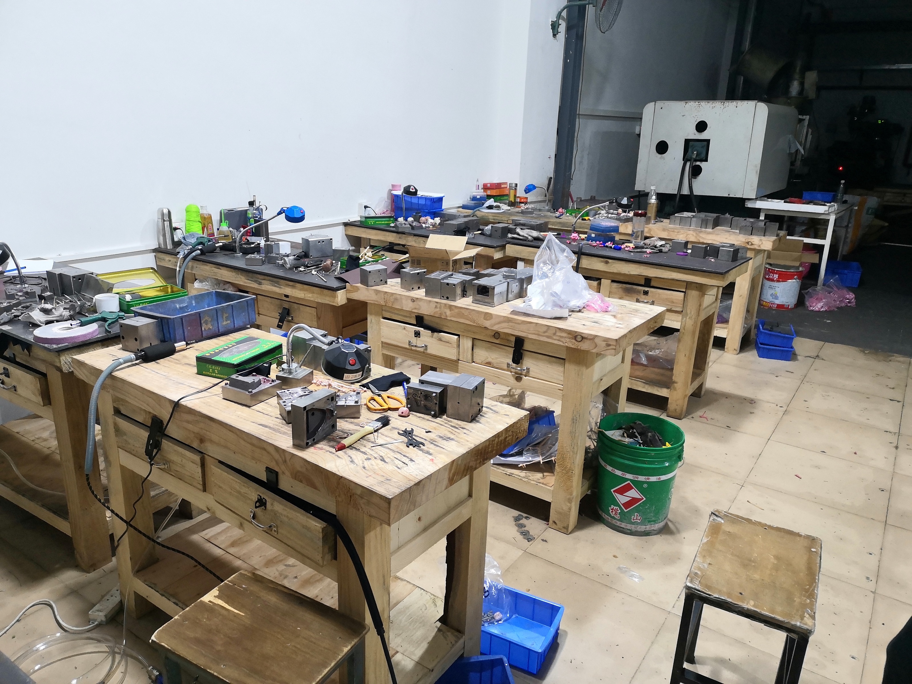 Heavy-duty wooden fitter table - Heavy Equipment Fitter ulasan dan harga